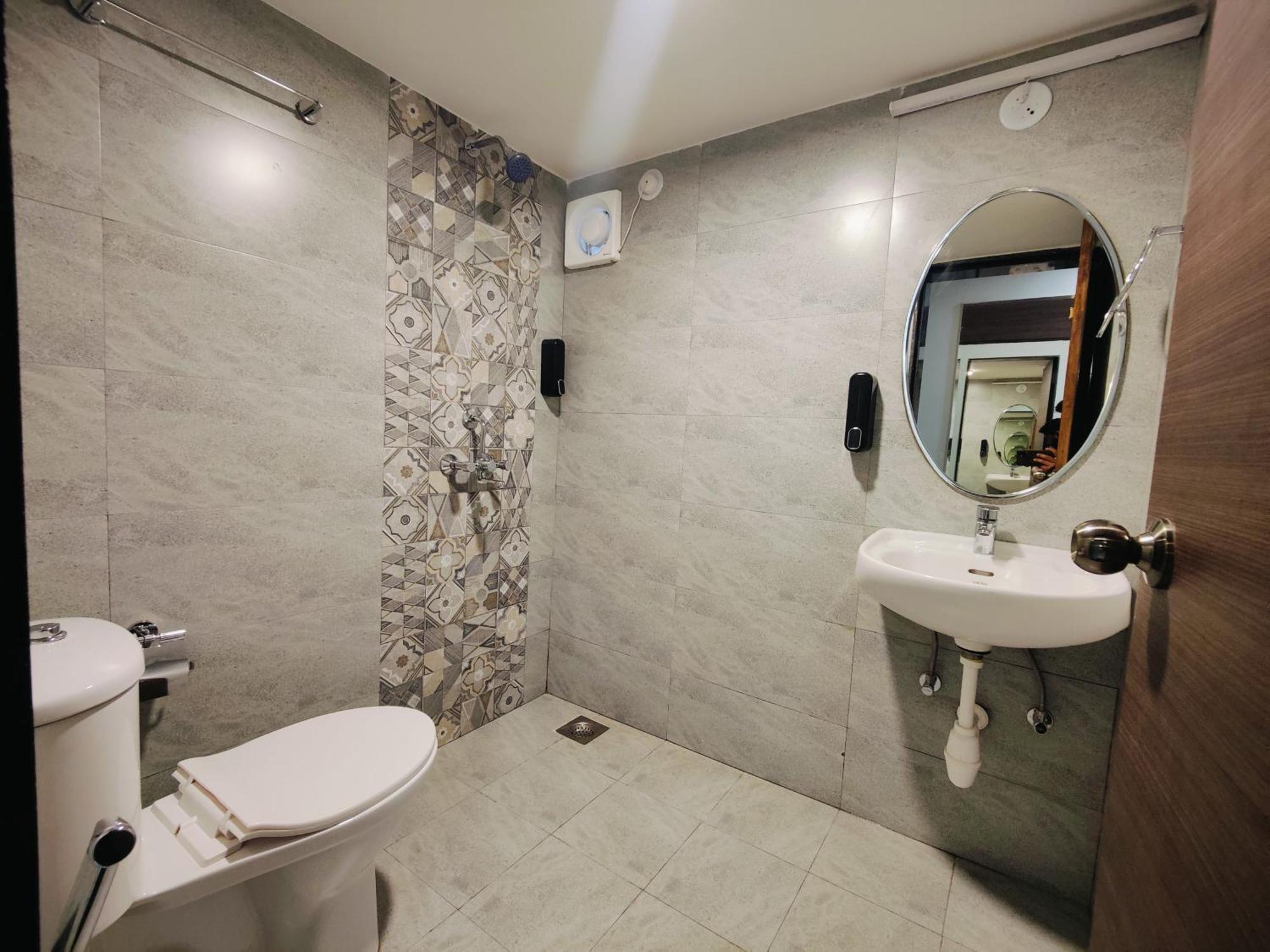 Kevin'S House By Travelkrafts Hotel อันจูนา ภายนอก รูปภาพ