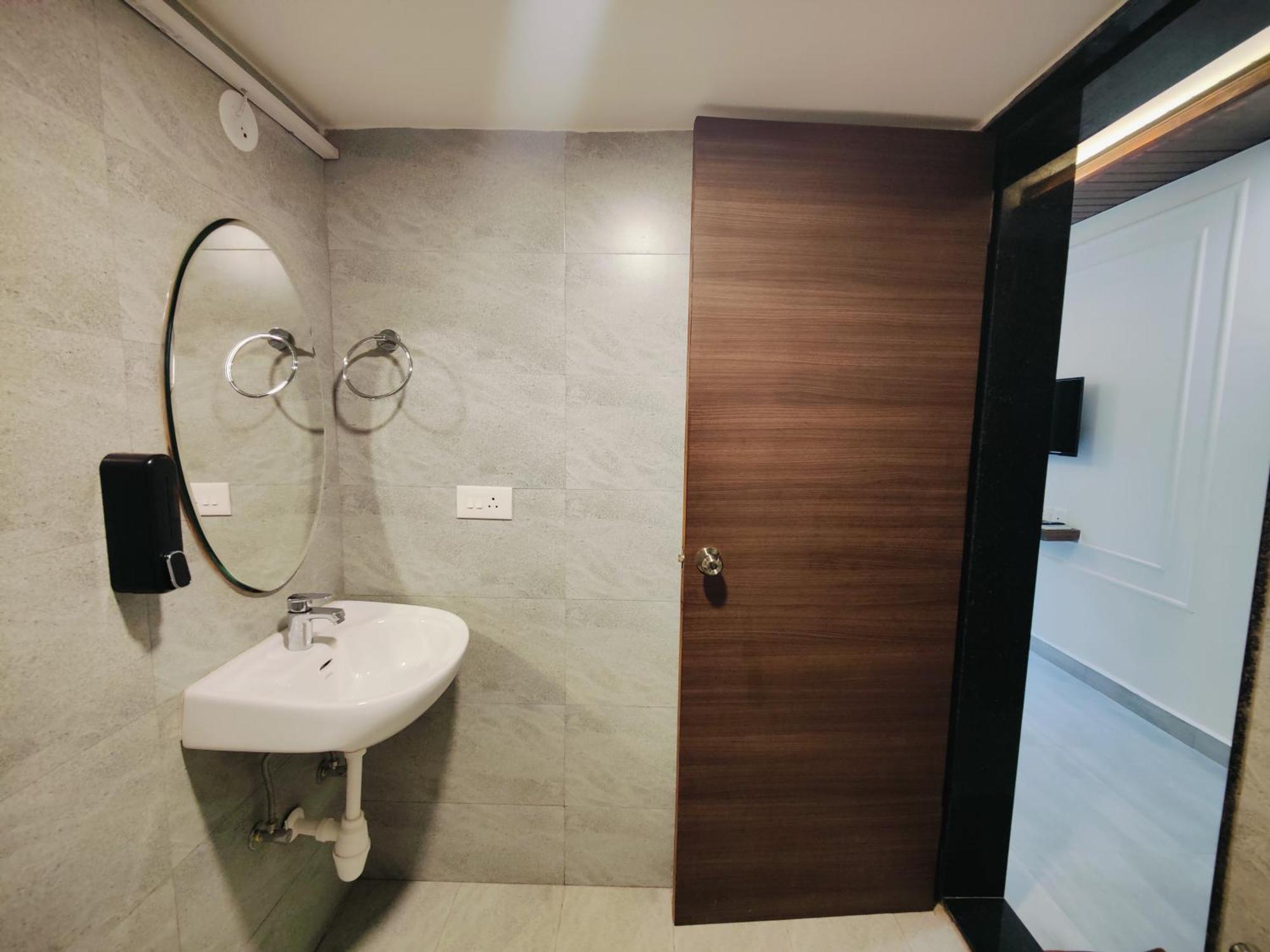 Kevin'S House By Travelkrafts Hotel อันจูนา ภายนอก รูปภาพ