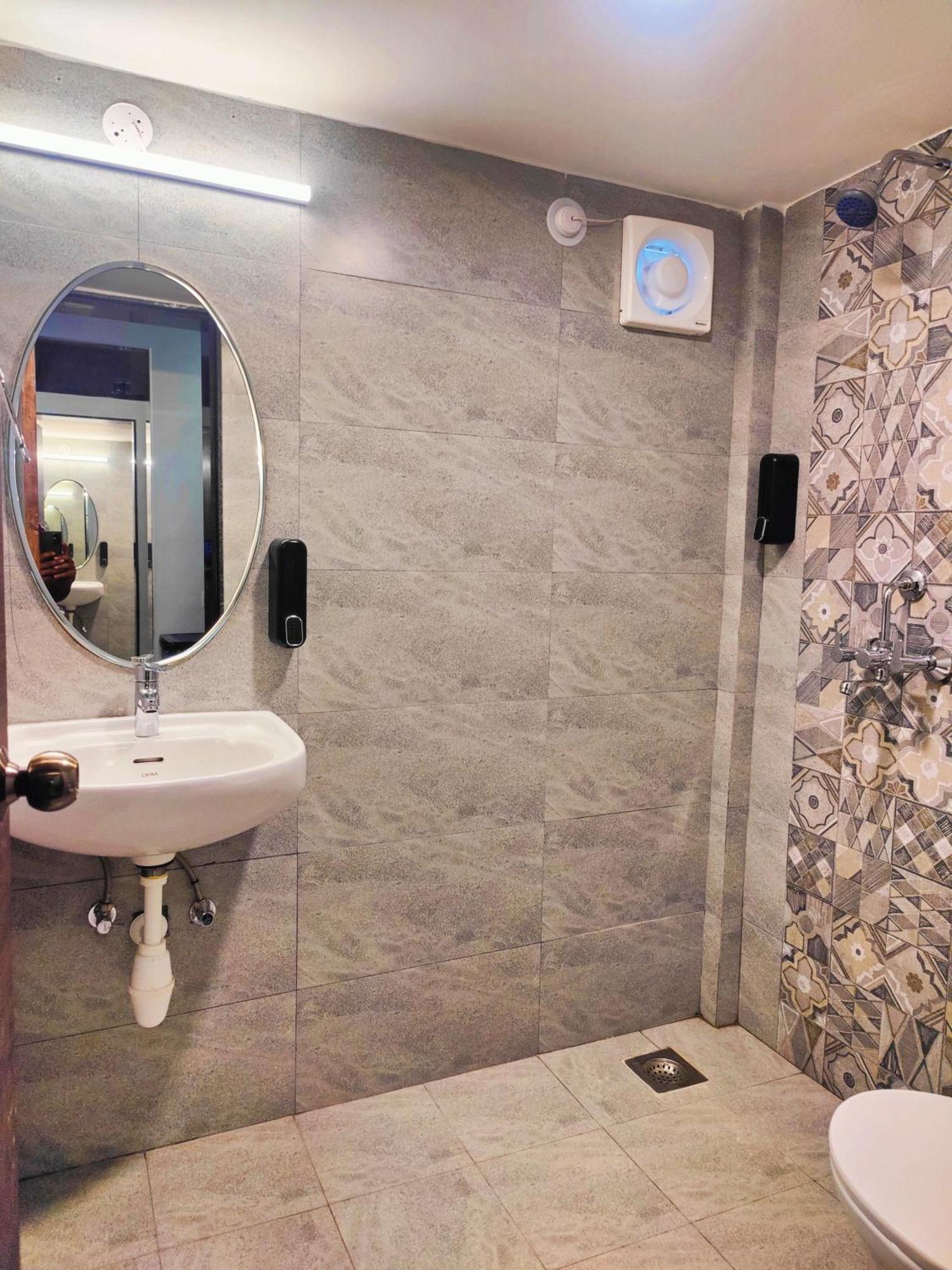 Kevin'S House By Travelkrafts Hotel อันจูนา ภายนอก รูปภาพ